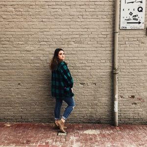 Meet your Posher, Alexcis